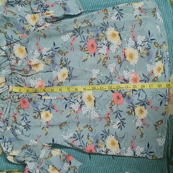 Floral Top - Picture 10 of 10